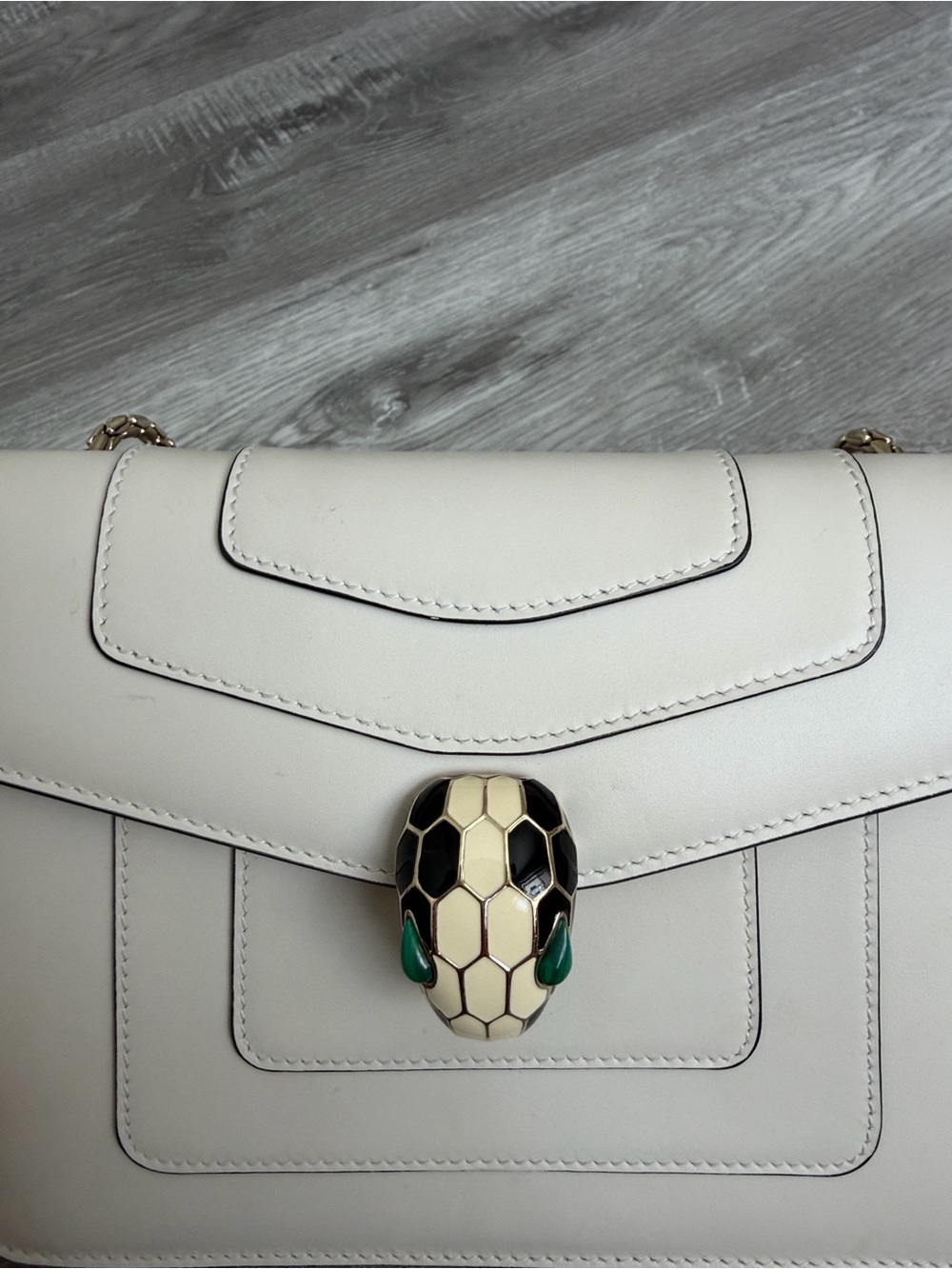 BVLGARI Serpenti Forever White Leather Shoulder Bag Gold Chain - Picture 7 of 8